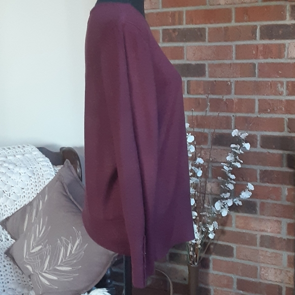 JH Collection long sleeve sweater - Picture 2 of 5